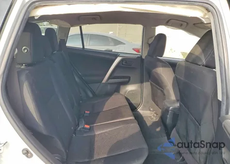 2017 Toyota Rav4 Le z USA, uszkodzony, nr VIN JTMZFREV8HJ721459